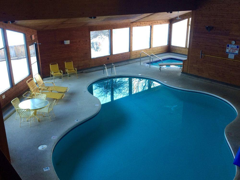 Cedar Motor Inn Маркетт Экстерьер фото