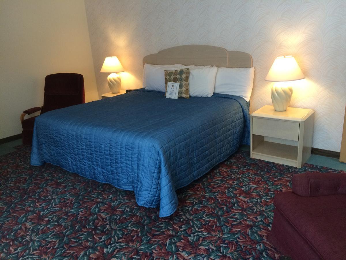 Cedar Motor Inn Маркетт Экстерьер фото