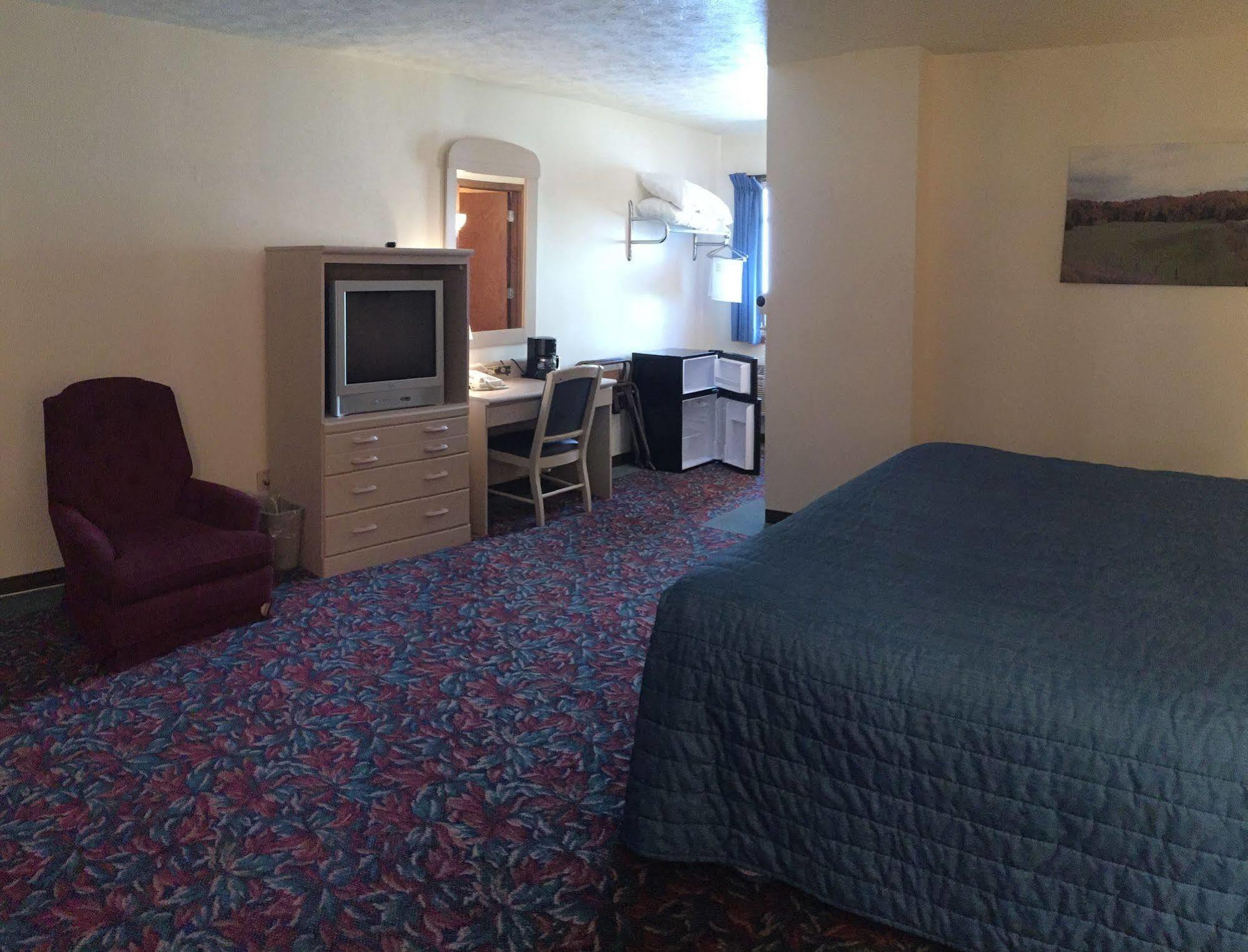 Cedar Motor Inn Маркетт Экстерьер фото