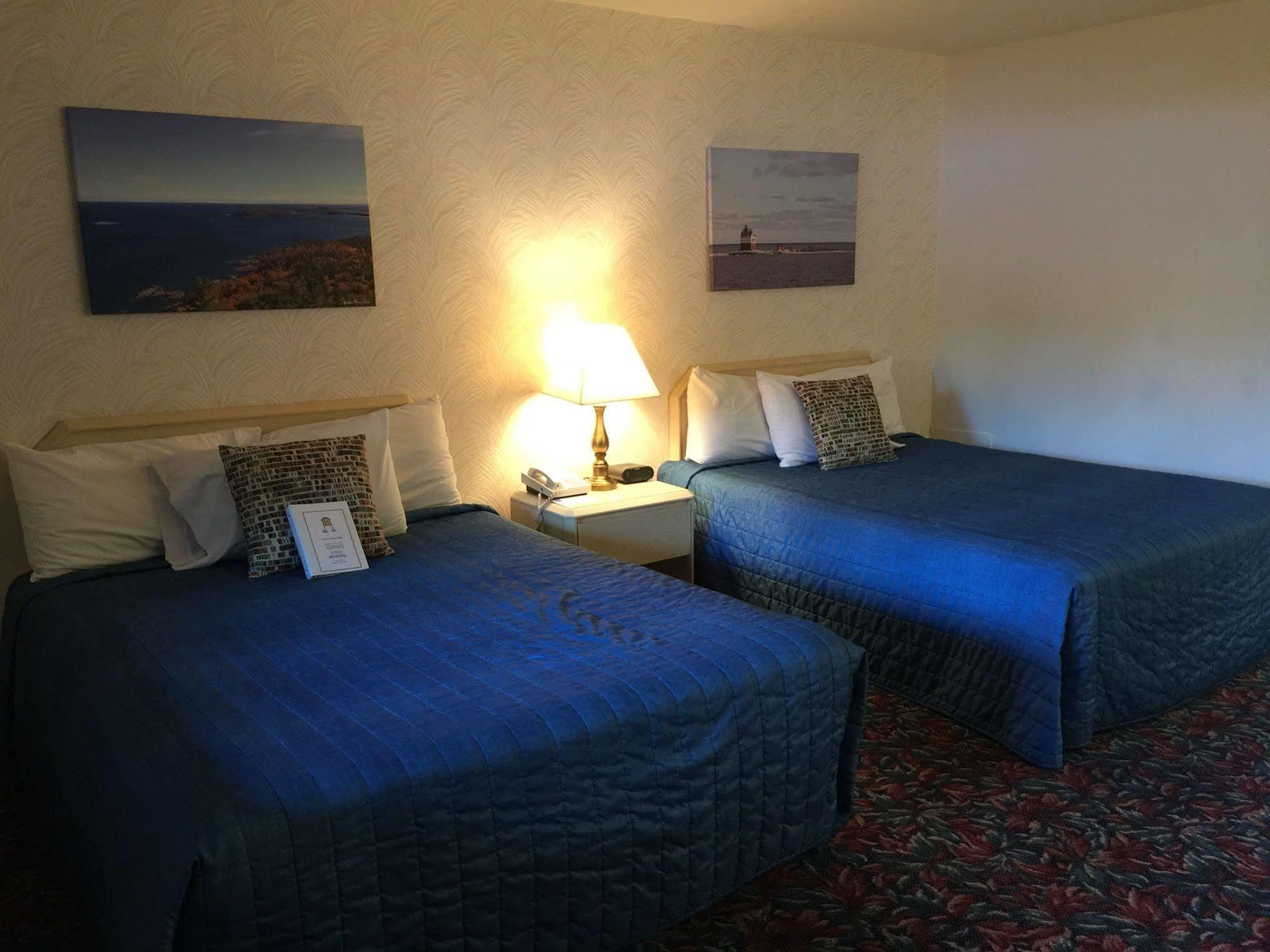 Cedar Motor Inn Маркетт Экстерьер фото