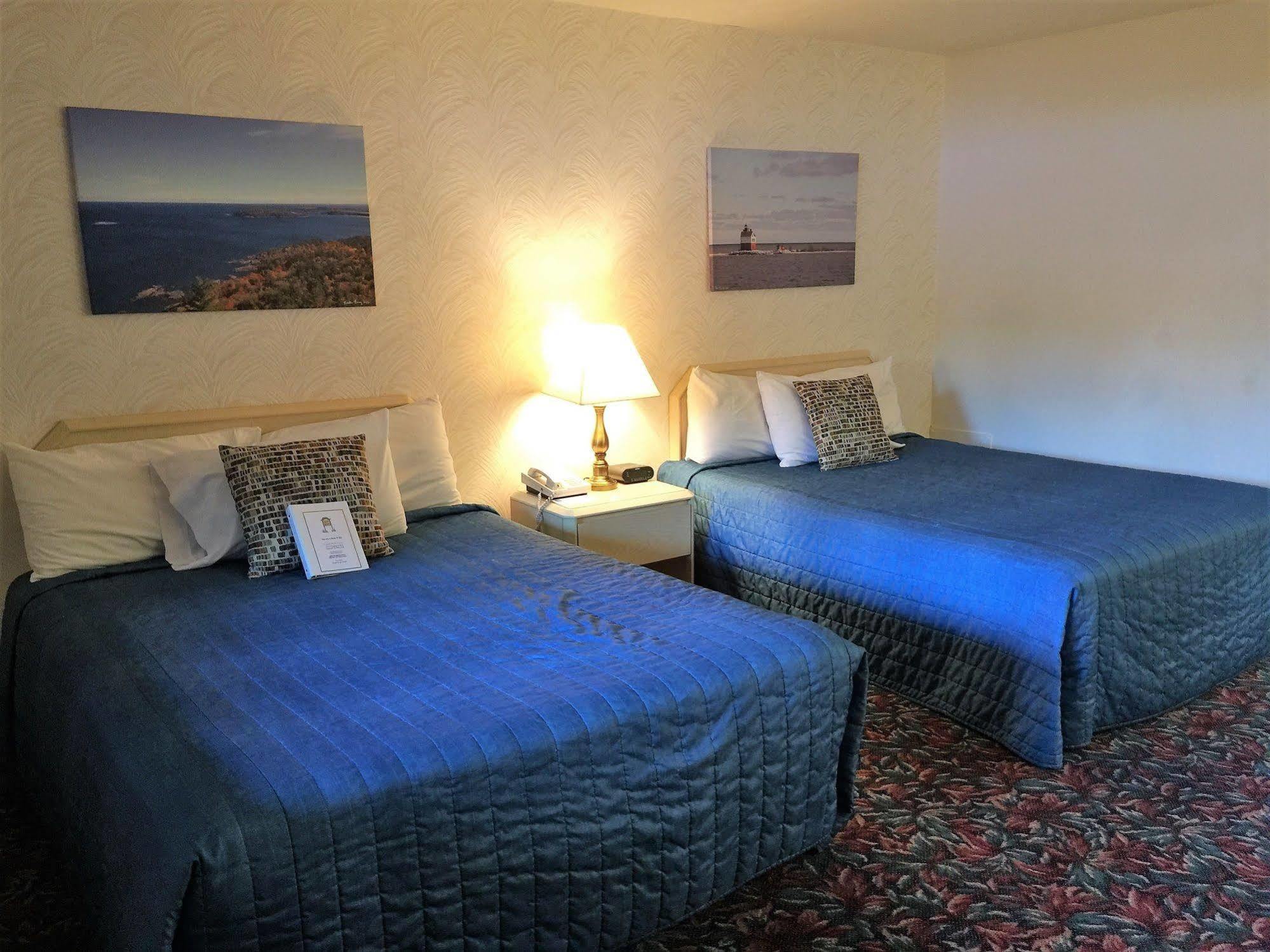 Cedar Motor Inn Маркетт Экстерьер фото