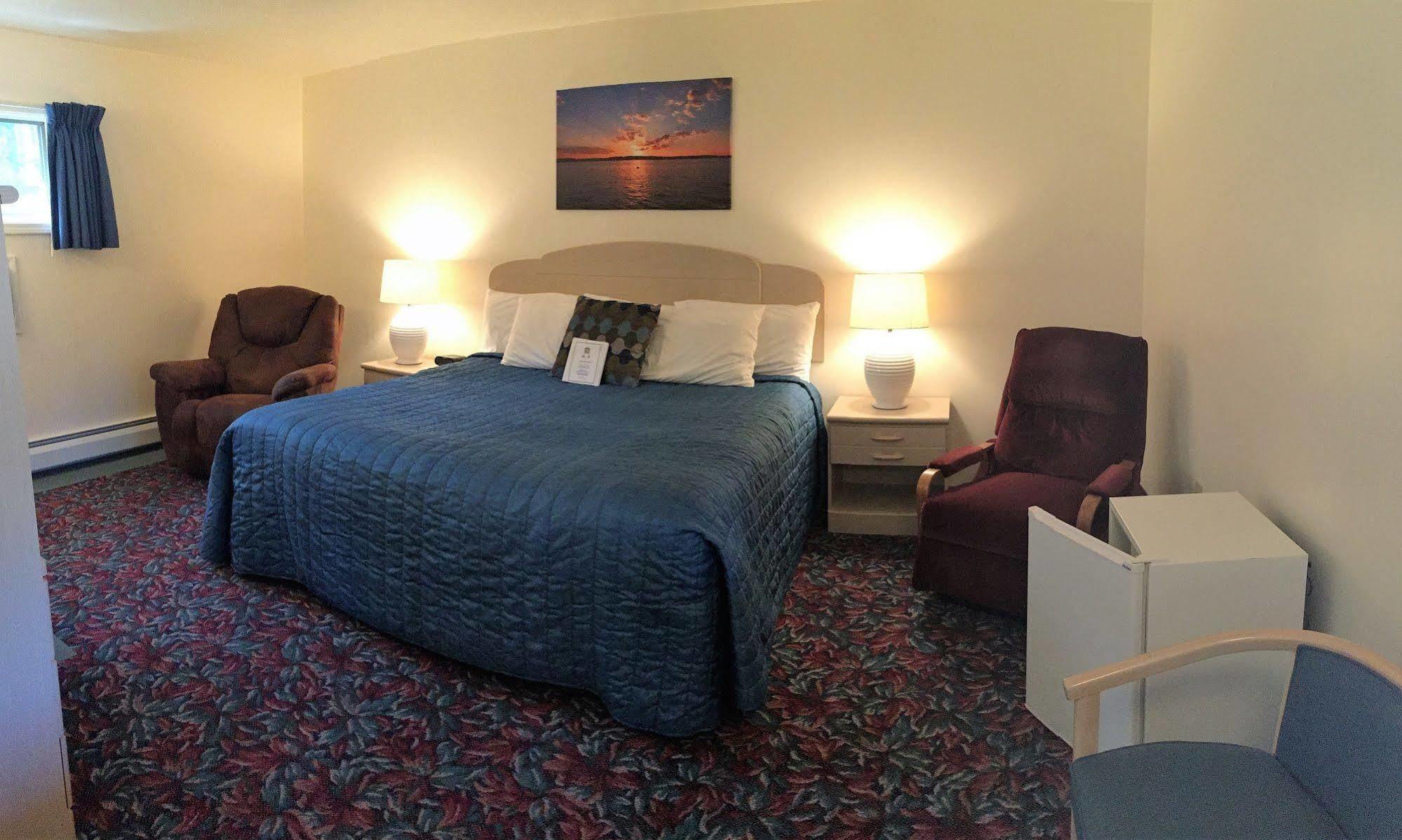 Cedar Motor Inn Маркетт Экстерьер фото