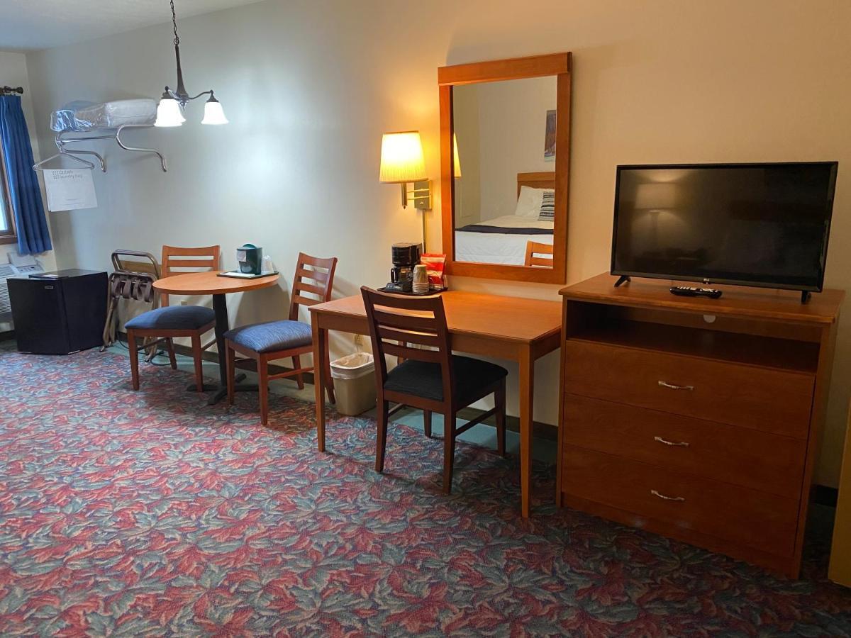 Cedar Motor Inn Маркетт Экстерьер фото